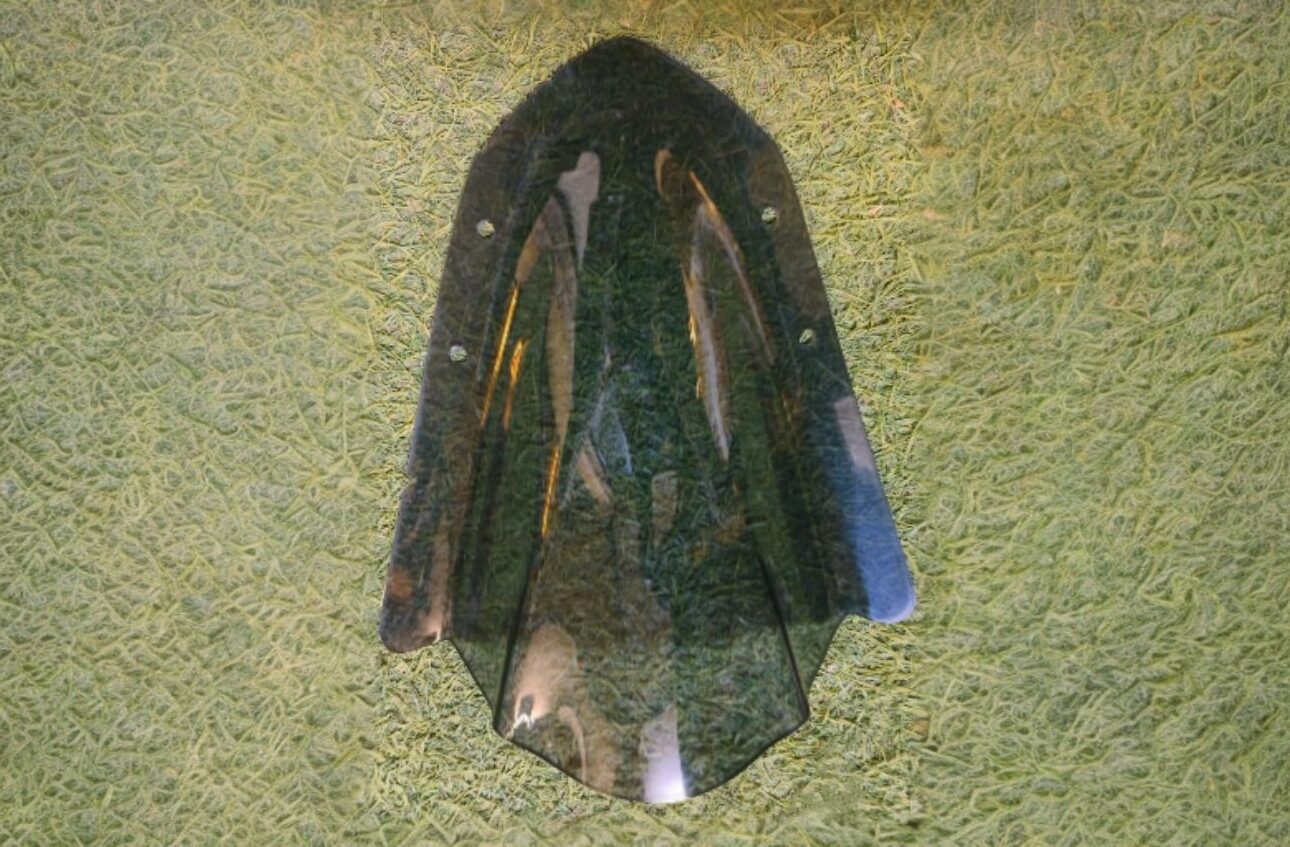 Aerox 155 Light Smoke Transparent Bike Windshield - Image 3