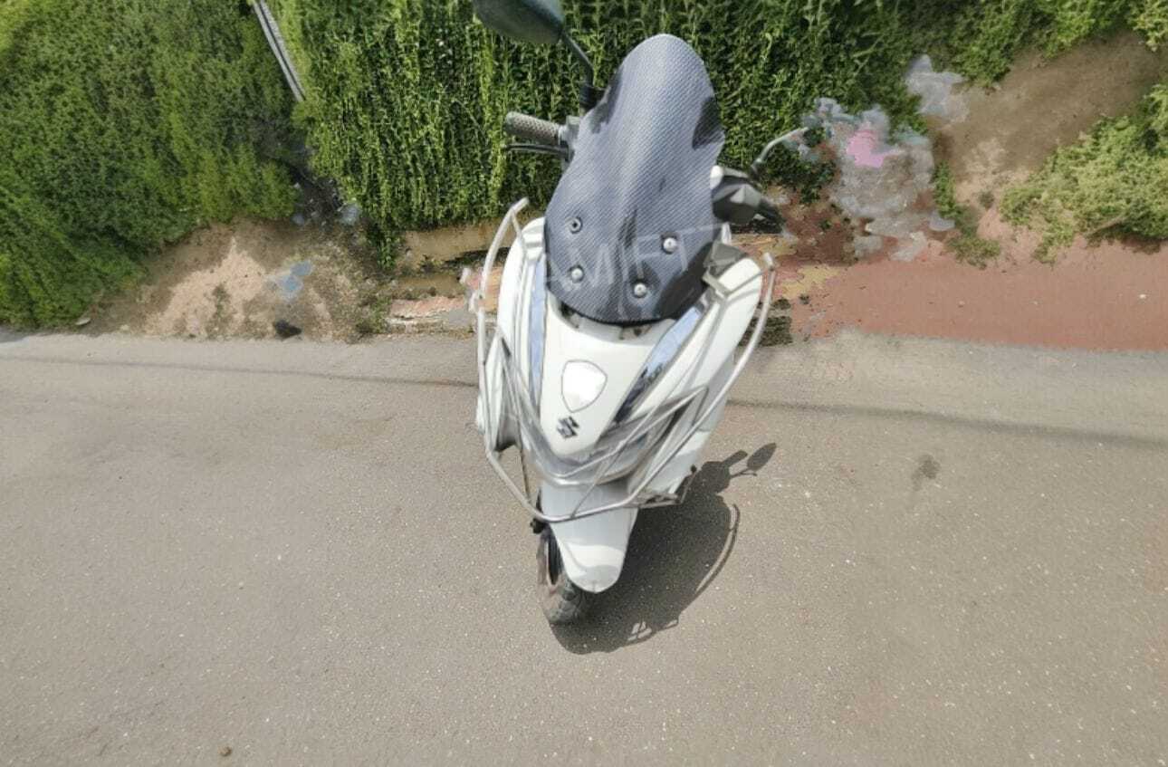 Burgman Db Visor Carbon Finish Bike Windshield - Image 3